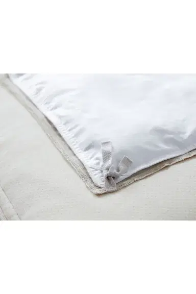 Parachute Midweight Down Duvet Insert | Thumbnail 2 Parachute Midweight Down Duvet Insert | Thumbnail 2