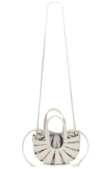 Bottega Veneta Bottega Veneta The Shell Small Bag | Thumbnail 1 Bottega Veneta Bottega Veneta The Shell Small Bag | Thumbnail 1