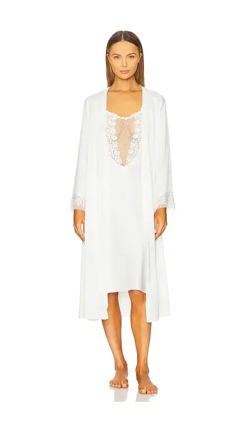 Showstopper Robe Showstopper Robe