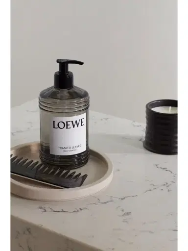 LOEWE PERFUMES Hand Cleanser - Tomato Leaves, 360ml | Thumbnail 2 LOEWE PERFUMES Hand Cleanser - Tomato Leaves, 360ml | Thumbnail 2