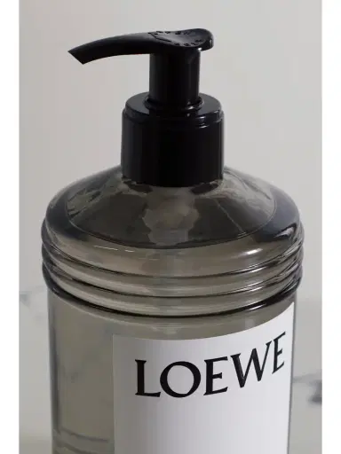 LOEWE PERFUMES Hand Cleanser - Tomato Leaves, 360ml | Thumbnail 3 LOEWE PERFUMES Hand Cleanser - Tomato Leaves, 360ml | Thumbnail 3