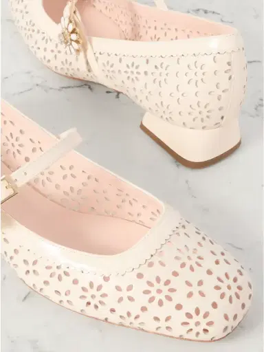 Roger Vivier New Très Vivier Perforated Leather Mary Jane Pumps | Thumbnail 4 Roger Vivier New Très Vivier Perforated Leather Mary Jane Pumps | Thumbnail 4