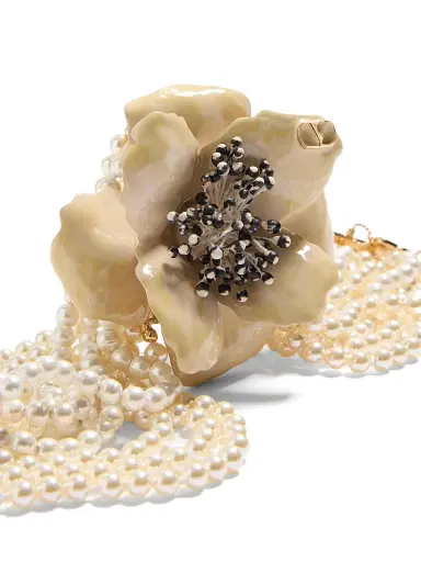Valentino Garavani Women's Fleur Lumineuse Necklace in Metal, Enamel, Pearls and Fabric - Gold Cream | Thumbnail 4 Valentino Garavani Women's Fleur Lumineuse Necklace in Metal, Enamel, Pearls and Fabric - Gold Cream | Thumbnail 4