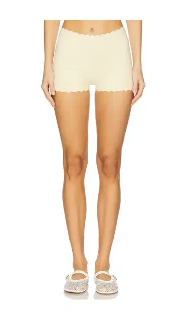 GUIZIO Scallop Short | Thumbnail 1 GUIZIO Scallop Short | Thumbnail 1