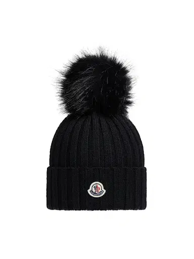 Moncler Women's Beanie in Wool - Pink | Thumbnail 1 Moncler Women's Beanie in Wool - Pink | Thumbnail 1
