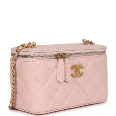 Chanel Chanel Small CC Vanity Case Light Pink Caviar Faux Pearls Brushed Gold Hardware | Thumbnail 2 Chanel Chanel Small CC Vanity Case Light Pink Caviar Faux Pearls Brushed Gold Hardware | Thumbnail 2