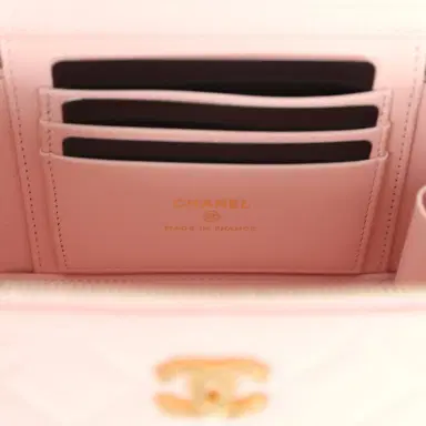 Chanel Chanel Small CC Vanity Case Light Pink Caviar Faux Pearls Brushed Gold Hardware | Thumbnail 11 Chanel Chanel Small CC Vanity Case Light Pink Caviar Faux Pearls Brushed Gold Hardware | Thumbnail 11