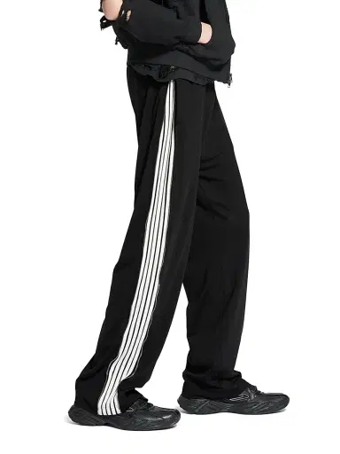 Balenciaga Women's Loop Sports Icon Zipped Sweatpants | Thumbnail 7 Balenciaga Women's Loop Sports Icon Zipped Sweatpants | Thumbnail 7