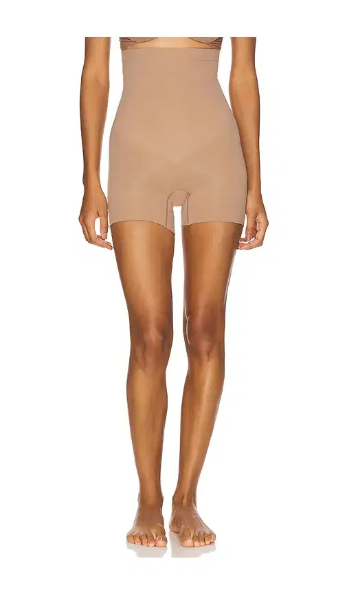 Spanxsculpt Seamless Power High Waisted Shorty Spanxsculpt Seamless Power High Waisted Shorty