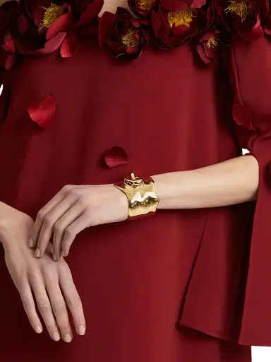 Oscar de la Renta Women's 24K-Gold-Plated Brass Twisted Knot Cuff - Gold | Thumbnail 2 Oscar de la Renta Women's 24K-Gold-Plated Brass Twisted Knot Cuff - Gold | Thumbnail 2