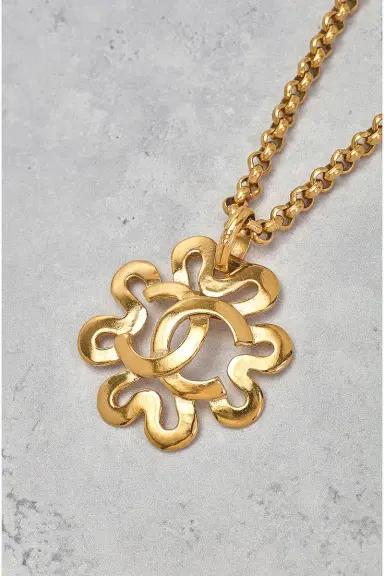 Chanel Chanel 1995 CC Clover Necklace | Thumbnail 6 Chanel Chanel 1995 CC Clover Necklace | Thumbnail 6