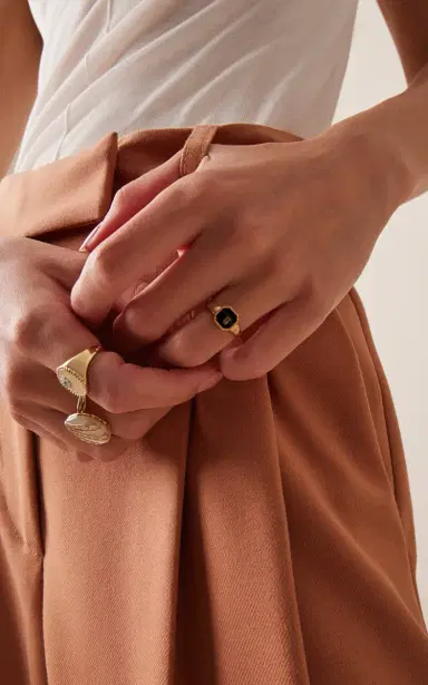 Yvonne Léon Black Onyx Baby Octogan Signet Ring | Thumbnail 2 Yvonne Léon Black Onyx Baby Octogan Signet Ring | Thumbnail 2