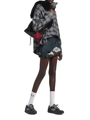 Balenciaga Women's Hamptons Worn-Out Sneakers - Black | Thumbnail 7 Balenciaga Women's Hamptons Worn-Out Sneakers - Black | Thumbnail 7