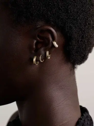 STONE AND STRAND Essential 14-karat Gold Hoop Earrings | Thumbnail 4 STONE AND STRAND Essential 14-karat Gold Hoop Earrings | Thumbnail 4