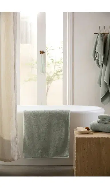 Parachute Premium Plush Bath Towel | Thumbnail 4 Parachute Premium Plush Bath Towel | Thumbnail 4