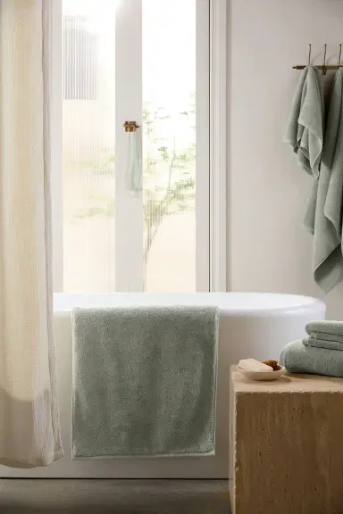 Parachute Premium Plush Hand Towel | Thumbnail 2 Parachute Premium Plush Hand Towel | Thumbnail 2