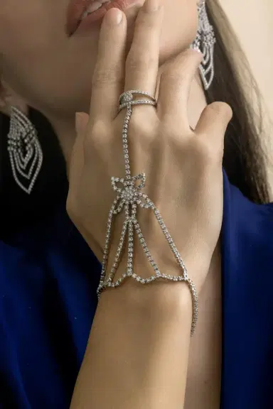 STEFERE Diamond Floral Hand Chain | Thumbnail 4 STEFERE Diamond Floral Hand Chain | Thumbnail 4