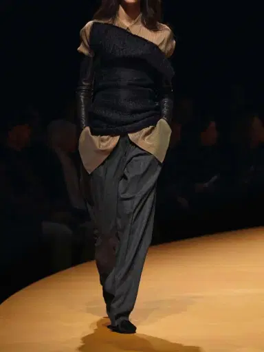 Khaite August Pleated Wool Straight-leg Pants | Thumbnail 5 Khaite August Pleated Wool Straight-leg Pants | Thumbnail 5