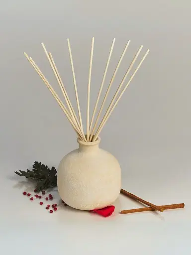 Blueme Romance Oakmoss & Sandalwood Ceramic Reed Diffuser | Thumbnail 2 Blueme Romance Oakmoss & Sandalwood Ceramic Reed Diffuser | Thumbnail 2
