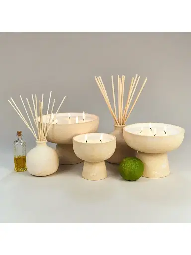 Blueme Nostalgia Bergamot & Musk Ceramic Candle Giant | Thumbnail 7 Blueme Nostalgia Bergamot & Musk Ceramic Candle Giant | Thumbnail 7