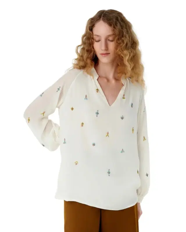 Ilizia Blouse with Astragal Embroidery Ilizia Blouse with Astragal Embroidery