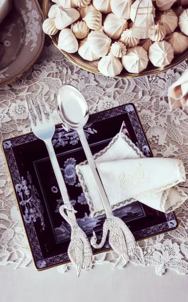 Moda Domus Swan Silver-Plated Serving Spoon and Fork | Thumbnail 2 Moda Domus Swan Silver-Plated Serving Spoon and Fork | Thumbnail 2