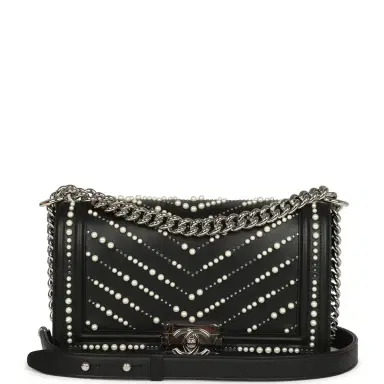 Chanel Chanel Medium Boy Bag Black Pearl Chevron Calfskin Silver Hardware | Thumbnail 1 Chanel Chanel Medium Boy Bag Black Pearl Chevron Calfskin Silver Hardware | Thumbnail 1