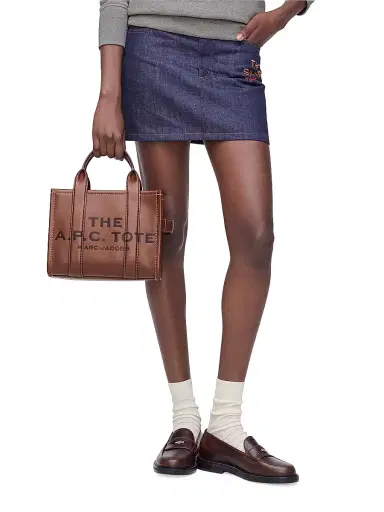 Marc Jacobs x A.P.C. Women's The A. P.C. x Marc Jacobs Small Leather Tote Bag - Hazelnut | Thumbnail 2 Marc Jacobs x A.P.C. Women's The A. P.C. x Marc Jacobs Small Leather Tote Bag - Hazelnut | Thumbnail 2