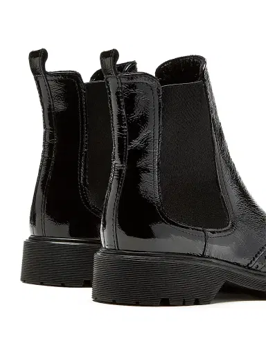 La Canadienne Women's Hansel 35MM Crinkled Patent Leather Chelsea Boots - Black Patent Leather | Thumbnail 4 La Canadienne Women's Hansel 35MM Crinkled Patent Leather Chelsea Boots - Black Patent Leather | Thumbnail 4