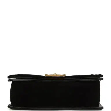Chanel Pre-owned Chanel Medium Boy Bag Black Chevron Velvet Antique Gold Hardware | Thumbnail 6 Chanel Pre-owned Chanel Medium Boy Bag Black Chevron Velvet Antique Gold Hardware | Thumbnail 6