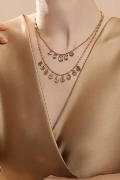 SUTRA Five Diamond Drop Pendant Necklace | Thumbnail 2 SUTRA Five Diamond Drop Pendant Necklace | Thumbnail 2