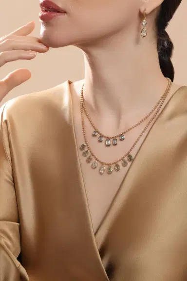 SUTRA Five Diamond Drop Pendant Necklace | Thumbnail 3 SUTRA Five Diamond Drop Pendant Necklace | Thumbnail 3