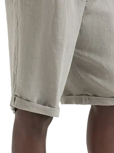 Brunello Cucinelli Men's Garment Dyed Bermuda Shorts in Linen Gabardine - Khaki | Thumbnail 4 Brunello Cucinelli Men's Garment Dyed Bermuda Shorts in Linen Gabardine - Khaki | Thumbnail 4