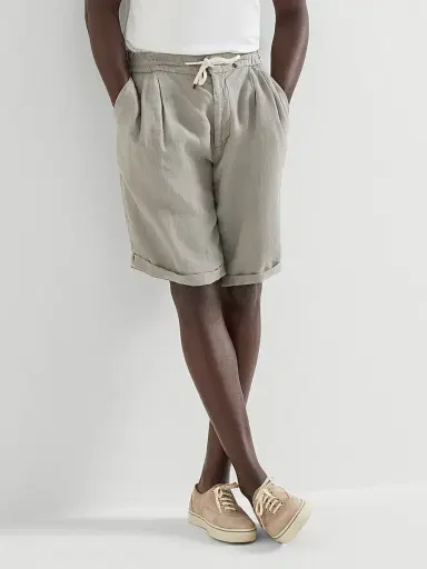 Brunello Cucinelli Men's Garment Dyed Bermuda Shorts in Linen Gabardine - Khaki | Thumbnail 5 Brunello Cucinelli Men's Garment Dyed Bermuda Shorts in Linen Gabardine - Khaki | Thumbnail 5