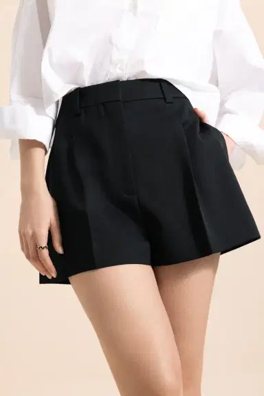 Givenchy Pleated Shorts | Thumbnail 3 Givenchy Pleated Shorts | Thumbnail 3