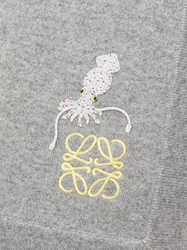 Loewe Squid Cashmere Baby Blanket - Grey | Thumbnail 3 Loewe Squid Cashmere Baby Blanket - Grey | Thumbnail 3