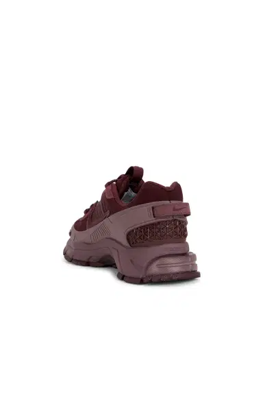 Nike Zoom Vomero Roam Sneaker | Thumbnail 3 Nike Zoom Vomero Roam Sneaker | Thumbnail 3