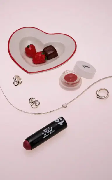 19/99 Cream Blush Stick - Bacca | Thumbnail 2 19/99 Cream Blush Stick - Bacca | Thumbnail 2