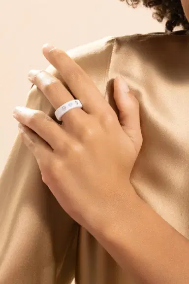 ROBERTO DEMEGLIO Three Diamond White Scacco Stretch Ring | Thumbnail 3 ROBERTO DEMEGLIO Three Diamond White Scacco Stretch Ring | Thumbnail 3