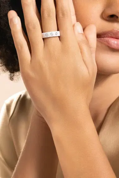 ROBERTO DEMEGLIO Three Diamond White Scacco Stretch Ring | Thumbnail 4 ROBERTO DEMEGLIO Three Diamond White Scacco Stretch Ring | Thumbnail 4