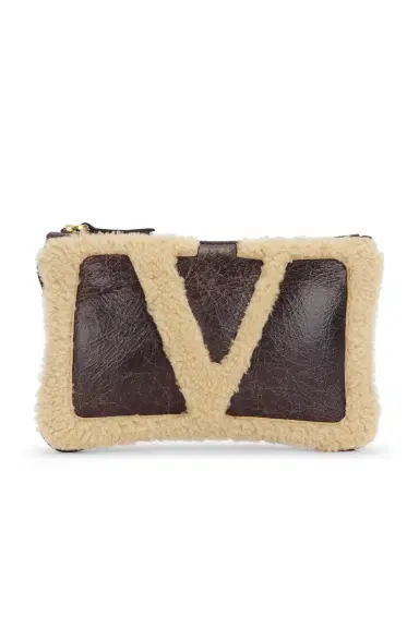 Valentino Garavani Viva Superstar Medium Flat Pouch | Thumbnail 1 Valentino Garavani Viva Superstar Medium Flat Pouch | Thumbnail 1