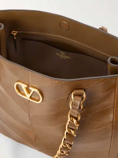 Valentino Garavani Jean Chain-detailed Paneled Leather Tote | Thumbnail 6 Valentino Garavani Jean Chain-detailed Paneled Leather Tote | Thumbnail 6