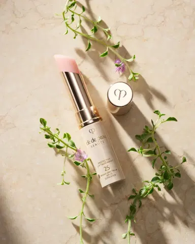 CLÉ DE PEAU BEAUTÉ Protective Lip Treatment SPF 25 | Thumbnail 7 CLÉ DE PEAU BEAUTÉ Protective Lip Treatment SPF 25 | Thumbnail 7