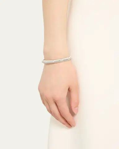 Buccellati Macri Bombé Bangle, White Gold, 8mm | Thumbnail 2 Buccellati Macri Bombé Bangle, White Gold, 8mm | Thumbnail 2
