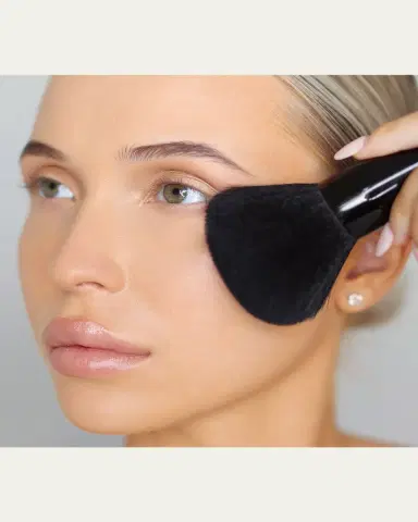 KEVYN AUCOIN Large Face and Body Brush | Thumbnail 4 KEVYN AUCOIN Large Face and Body Brush | Thumbnail 4