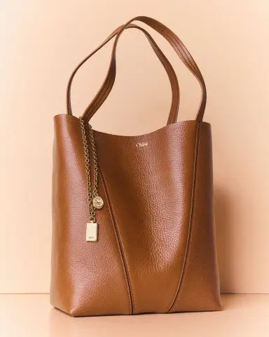 Chloé Spin Medium Tote Bag in Leather | Thumbnail 4 Chloé Spin Medium Tote Bag in Leather | Thumbnail 4