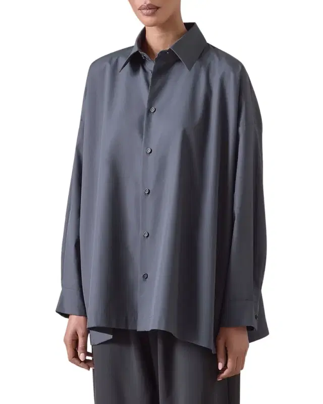 Cotton Poplin Angle-To-Front Side Seam Shirt With Collar (Long Length) Cotton Poplin Angle-To-Front Side Seam Shirt With Collar (Long Length)