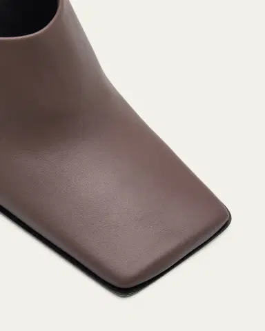Alaïa Leather Square-Toe Mules | Thumbnail 9 Alaïa Leather Square-Toe Mules | Thumbnail 9