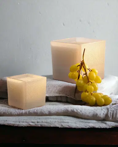 Amanda de Montal Flos Felicitas Scented 4-Wick Candle, 1.1 kg | Thumbnail 2 Amanda de Montal Flos Felicitas Scented 4-Wick Candle, 1.1 kg | Thumbnail 2