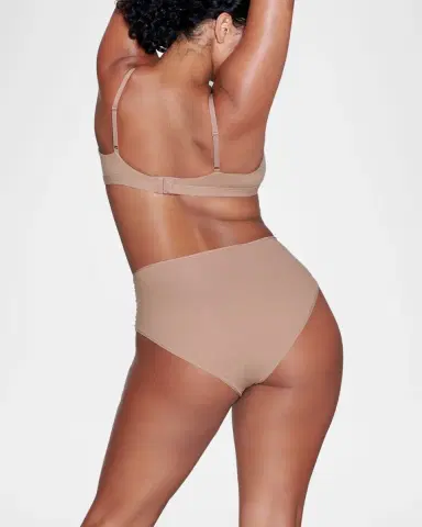 Skims Fits Everybody Crossover Bralette | Thumbnail 2 Skims Fits Everybody Crossover Bralette | Thumbnail 2